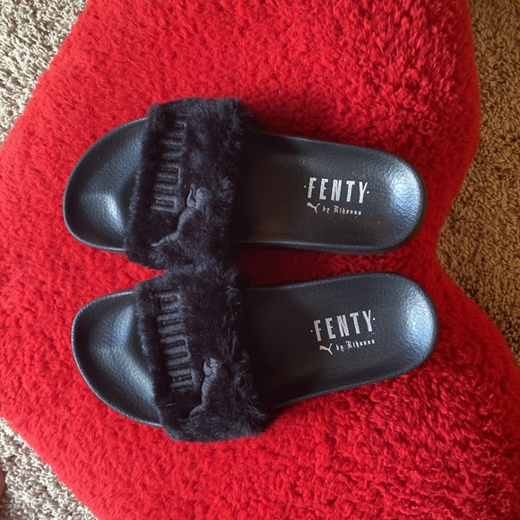 🖤 Fenty Puma Slides 🖤 - Picture 2 of 2